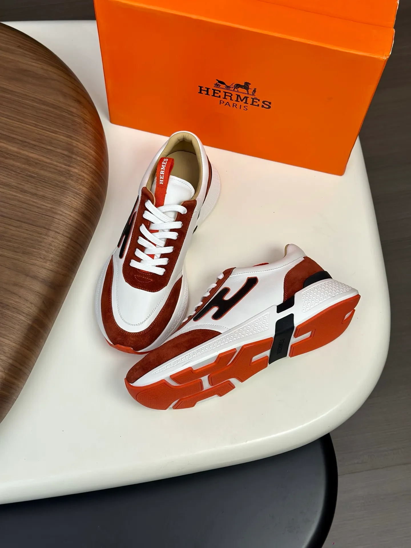 [HERMES] Hermès men's shoes 💰840💰 - High-end quality original order - Upper: 🔝 tumbled calfskin, brand canvas cloth, shoe body sewn with ´H´ pattern - Lining: water-dyed cowhide - Outsole: ultra-light T men's shoes 💰U foam rubber; two-color molded outsole - Ultra-high quality control, fine workmanship: highlighted (high-end, luxury, grade) -Size :39-44 (38, 45, can be customized)